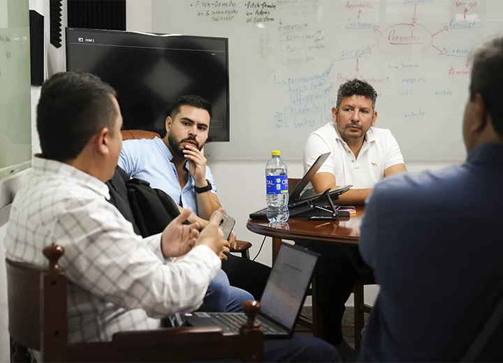 iNNpulsa Colombia y Fundación I+D+i realizan visita de reconocimiento a la EAM para conocer Digital Seed